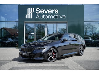 BMW 5-serie Touring 550e xDrive | M Sportpakket Pro | Driving Assistant Professional | Panoramadak | Innovation Pack | Trekhaak | Bowers & Wilkins Surround Sound System | Parking Assistant Professional | Stoelventilatie |