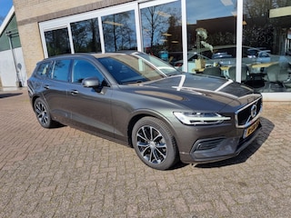 Volvo V60 2.0 B3 Momentum automaat Advantage trekhaak!