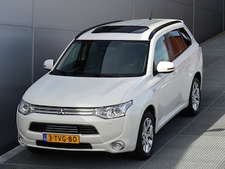 Mitsubishi Outlander PHEV 2.0 INSTYLE 4WD | PLUG IN HYBRID | SCHUIFDAK | LEDER | TREKHAAK 1500KG | 2021 NIEUW ACCU PAKKET | ALL IN RIJKLAARPRIJS