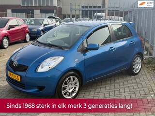 Toyota Yaris 1.3 VVTi Sol 87PK 5 DEURS! NL AUTO NAP! AIRCO l MTF-STUUR l ELEK PAKKET l TREKHAAK l 16'LMV l SPOILER! TOPSTAAT!