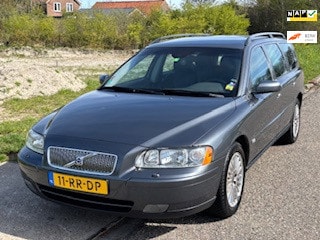 Volvo V70 2.4 Momentum Automaat ECC Leder Electric pakket LMV 16" Cruisecontrol Audio/CD Trekhaak Dealeronderhoud Apk 13/03/2027