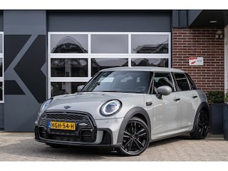 Mini Mini/Cabrio/Clubman/Countryman 1.5 Cooper | Head-Up Display | Comfort Access | Stoelverwarming | Adaptive Suspension | 17' Inch |