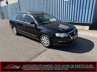 Volkswagen Passat Variant 2.0 FSI Comfortline Inruilauto’s tegen vaste prijzen. Voor meer info: 0638140850 Bij de verkoop van gebruikte voertuigen door CD-Cars wordt geen standaard garantie verstrekt. De koper aanvaardt het voertuig in de staat waarin het zich bevindt op het moment van aankoop