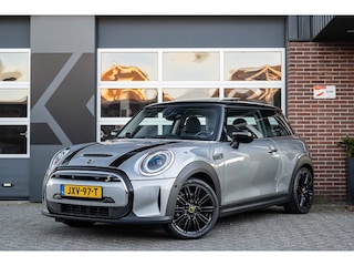 Mini Mini Cooper SE Classic Trim | Panorama | Harman/Kardon | Head-Up | Camera | Warmtepomp | 17' Inch