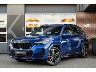 BMW X1 sDrive20i M Sport Pro | Shadow | Driving Ass. Plus | Comfort Access | Adaptive LED | Sportstoelen | 19' Inch |