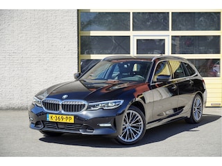 BMW 3-serie Touring 318i Automaat! High Executive Edition BJ2021 Lmv 18" | Led V+A | Pdc | Elek. achterklep | Navi | Virtual cockpit | Dashboard verlichting | Climate control | Cruise control | Lederen bekleding | Sportstoelen | Verwarmde voorstoelen | Zwarte hemel