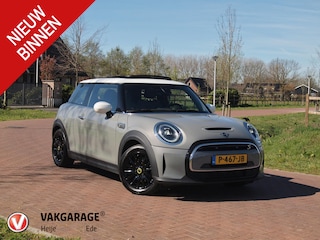 Mini Mini Classic 33 kWh | Panoramadak | Camera | Apple Carplay | Cruise Control |