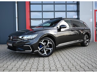 Volkswagen Passat Variant Business 1.4 TSI PHEV GTE Business 218PK | Pano | Led | Carplay | Trekhaak | ACC | Stoel & Stuurwielverwarming | Trekhaak | Leder | Massage | Virtual Cockpit | SOH 93%