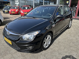 Hyundai i30 1.4i i-Drive Cool APK 10-26 BJ 2011 !!!