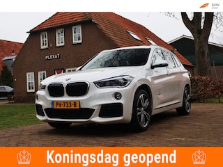 BMW X1 SDrive20i High Executive Aut. | M-pakket | Stoelverwarming | Head-up | Camera | Trekhaak | Volledige Historie | NL. Auto |