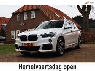 BMW X1 SDrive20i High Executive Aut. | M-pakket | Stoelverwarming | Head-up | Camera | Trekhaak | Volledige Historie | NL. Auto |