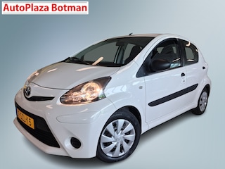 Toyota Aygo 1.0 VVT-i Now | Slechts 11.000KM | Airco | PDC