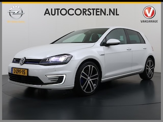 Volkswagen Golf GTE 204pk PHEV Hybrid AUT-6 Leer+Stoelverwarming PDC-a+v Adap.Cruise Camera Trekhaak Executive Plus Navi Pro Ecc Led Lmv Privacy Glas Licht-Regensensor DAB Parkeer assistent Zwarte-Hemel Origineel Nederlandse Auto Door ons onderhouden! Laatste Beurt 180.491km !  1.500kg trekvermogen
