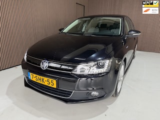 Volkswagen Jetta 1.4 TSI Hybrid Highline/Navi/F1/DSG-7/Led/Xenon.