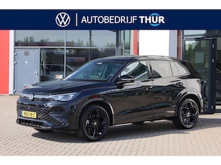 Volkswagen Tiguan 1.5 eHybrid R-Line Business NL auto 1e eigenaar nieuw door ons geleverd  Lederen bekleding met elektrische stoelverstelling + geheugen + ventilatie + verwarming black style comfort plus 4 x stoelverwarming trekhaak multimedia pakket plus met o.a. harman en kardon  head up display assistentie pakket plus met rondom zicht camera design met LED matrix 20" LMV