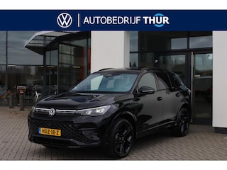 Volkswagen Tiguan 1.5 eHybrid R-Line Business NL auto 1e eigenaar nieuw door ons geleverd  Lederen bekleding met elektrische stoelverstelling + geheugen + ventilatie + verwarming black style comfort plus 4 x stoelverwarming trekhaak multimedia pakket plus met o.a. harman en kardon  head up display assistentie pakket plus met rondom zicht camera design met LED matrix 20" LMV