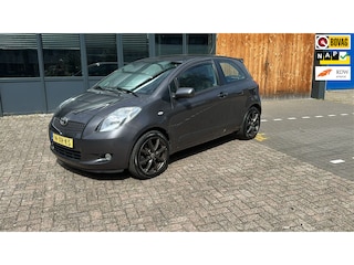Toyota Yaris 1.3 VVTi Sol sportieve uitvoering