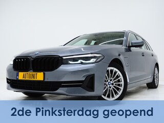 BMW 5-serie Touring 530e | Panoramadak | Trekhaak | Leder | Camera | Memory | Sfeerlicht | Carplay