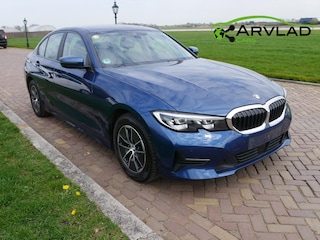 BMW 318d 110kW AUT. CLIMA NAVI CAMERA LEATHER ** 14999 NETTO **
