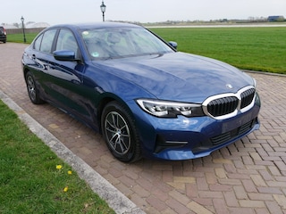 BMW 318d 110kW AUT. CLIMA NAVI CAMERA LEATHER ** 14999 NETTO **