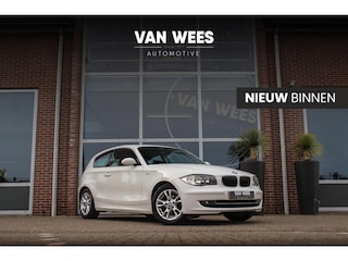 BMW 116i Business Line | Facelift | Origineel Nederlands | Sportstoelen | Chrome Line | Regensensor | Airco | Automatische lichtschakelaar | Middenarmsteun | 16 inch