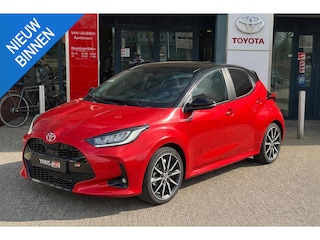 Toyota Yaris 1.5 Hybrid 130 GR SPORT NIEUW DIRECT LEVERBAAR! PANODAK JBL-AUDIO 18'' LM-VELGEN CLIMA STOEL/STUURVERW BLIND SPOT NAVI CAMERA PARK-SENSOREN