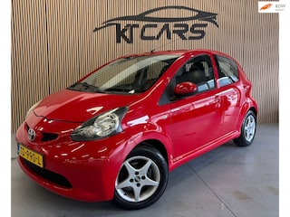 Toyota Aygo 1.0-12V | Nieuwe APK | Airco | LM Velgen | Radio met aux | Lage KM Stand | Nette auto |
