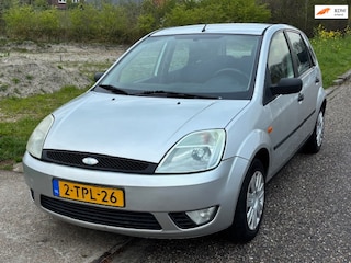 Ford Fiesta 1.25-16V Core 5-Drs Stuurbekrachtiging Audio/CD Electric pakket ABS EBD 2 x airbag Colorpakket Dealeronderhoud Nw Apk!