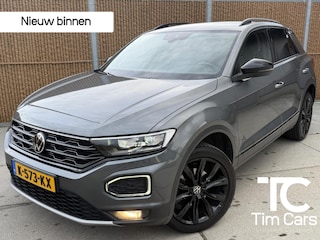 Volkswagen T-Roc 1.5 TSI Sport Automaat | Stoelverwarming | LED verlichting | Elektrisch bedienbare achterklep | Achteruitrijcamera | Sportstuur | Keyless entry&start | Getint glas | Parkeersensoren voor en achter