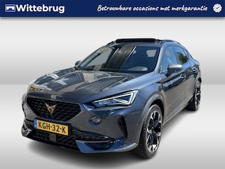 Cupra Formentor 1.4 e-Hybrid Performance / AUTOMAAT/ PANO/ PARK.SENSOR.V+A/ CAMERA/ STUUR+STOELVERWARM./ ACC/ DODEHOEK/ MEMORYSEAT/ FULL LINK/ ELEK.ACHTERKLEP/ KEYLESS/ CLIMA/ NAVI/ DAB/ LED/ 19'' LMV