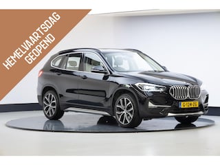 BMW X1 sDrive20i VDL Nedcar Edition | Leder | Panoramadak | H&K | 19 Inch | Head Up |