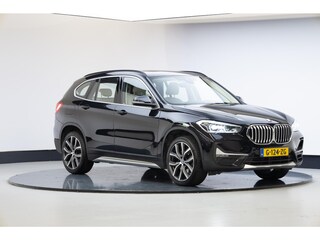 BMW X1 sDrive20i VDL Nedcar Edition | Leder | Panoramadak | H&K | 19 Inch | Head Up |