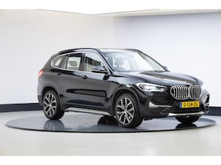 BMW X1 sDrive20i VDL Nedcar Edition | Leder | Panoramadak | H&K | 19 Inch | Head Up |