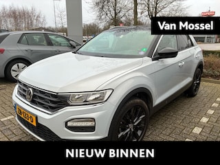 Volkswagen T-Roc 1.5 TSI Style | Navigatie | trekhaak | Stoelverwarming | Airco | Cruise control Apple carplay |