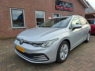 Volkswagen Golf Variant 1.0 TSI Life. Zeer netjes en luxe o.a. stoel- & stuurverw, camera, virtual dashboard, carplay, navi, etc.