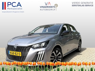 Peugeot 208 1.2 Hybrid 110 e-DCS6 Style * Automaat * * Navighatie & Spotify via Apple Carplay / Android Auto  geheel dtaadloos * Airco * Cruise Control * Parkeersensoren * Vingerhoets; Vierde Generatie Eersteklas Service. Al meer dan 100 jaar een begrip in de Brabantse Kempen.