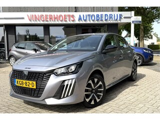 Peugeot 208 1.2 Hybrid 110 e-DCS6 Style * Automaat * * Navighatie & Spotify via Apple Carplay / Android Auto  geheel dtaadloos * Airco * Cruise Control * Parkeersensoren * Vingerhoets; Vierde Generatie Eersteklas Service. Al meer dan 100 jaar een begrip in de Brabantse Kempen.