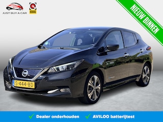 Nissan Leaf N-Connecta 40 kWh SOH 88,7% / Pro-Pilot-Pakket / Warmtepomp / Adaptive Cruise / 4x Stoelverwarming / 360° Camera / Carplay / Navigatie / Keyless / DAB / Dodehoek / 1e Eigenaar / Full LED /