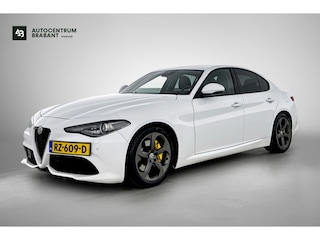 Alfa Romeo Giulia 2.0T Super Veloce-pakket(NL-auto, Navi, Stoel/Stuur VerW, Camera, Parkeersensoren, Etc)