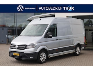 Volkswagen Crafter 35 2.0 TDI L3H3 Highline 140PK / 103kW, NL auto 1e eigenaar nieuw door ons geleverd en onderhouden, Full LED, navigatie, 3 zits, park assist, achteruitrijcamera, multifunctioneel stuurwiel, airco, voorruit verwarming, vloer, zijwand bekleding