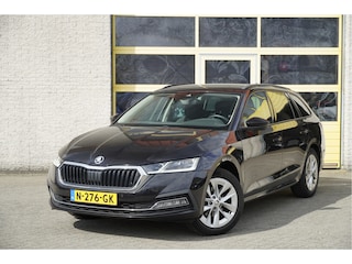 Skoda Octavia Combi 1.5 TSI 150PK! First Edition BJ2021 Lmv 17" | Led V+A | Dynamische knipperlichten | Pdc | Trekhaak | App-Connect | Navi | Virtual cockpit | Climate control | Cruise control | Verwarmde voorstoelen | Extra getint glas