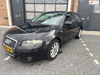 Audi A3 1.6 Ambition automaat / apk / zwart