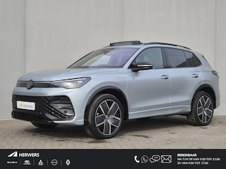 Volkswagen Tiguan 1.5 eHybrid R-Line Business / Fabrieksgarantie tot 12-2027 / Trekhaak / CCS snellader / Head Up Display / Trekgewicht 2000 kg / Glazen schuif- en kanteldak / Voorstoel met massage functie / Stuur- Stoel & Achterbank verwarming / Elektrische achterklep / Achteruitrijcamera /