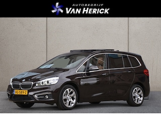 BMW 2-serie Tourer 218i Luxury 7p. Automaat | Panoramadak | Trekhaak | Stoelverwarming