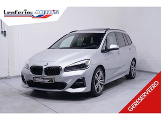 BMW 2-serie Tourer 218i 7p. Corporate Lease High Executive NAP Panodak Harman Kardon Head-up Leder Camera Leder Sportstoelen 7-Zits Trekhaak