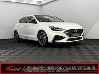 Hyundai i30 1.5 T-GDi MHEV N Line Camera, Navi, Half leder, Winterpakket, Elektrische stoelen, Rijstrook correctie, Keyless start, Cruise control
