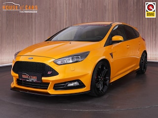 Ford Focus 2.0 296pk ST-3 |Stage 2 REVO|Milltek|Maxton|Apple Carplay & Android Auto|Cruise control|Elektrische stoelen|Winterpakket|19"|