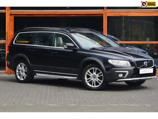 Volvo XC70 T5 FWD Summum | Dealer Onderhouden | Panoramadak | Automaat | Stoelverwarming | Rondom Parkeersensoren |