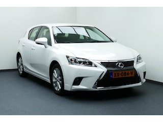 Lexus CT 200h Sport Edition. Wit Metallic, Camera, Navi, Clima, 17"LMV All Season Banden