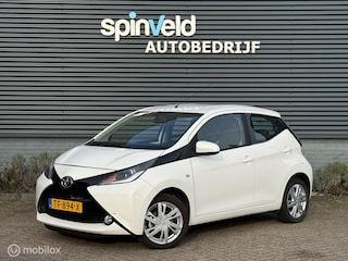 Toyota Aygo 1.0 VVT-i x-play - Airco - Navi - Camera -